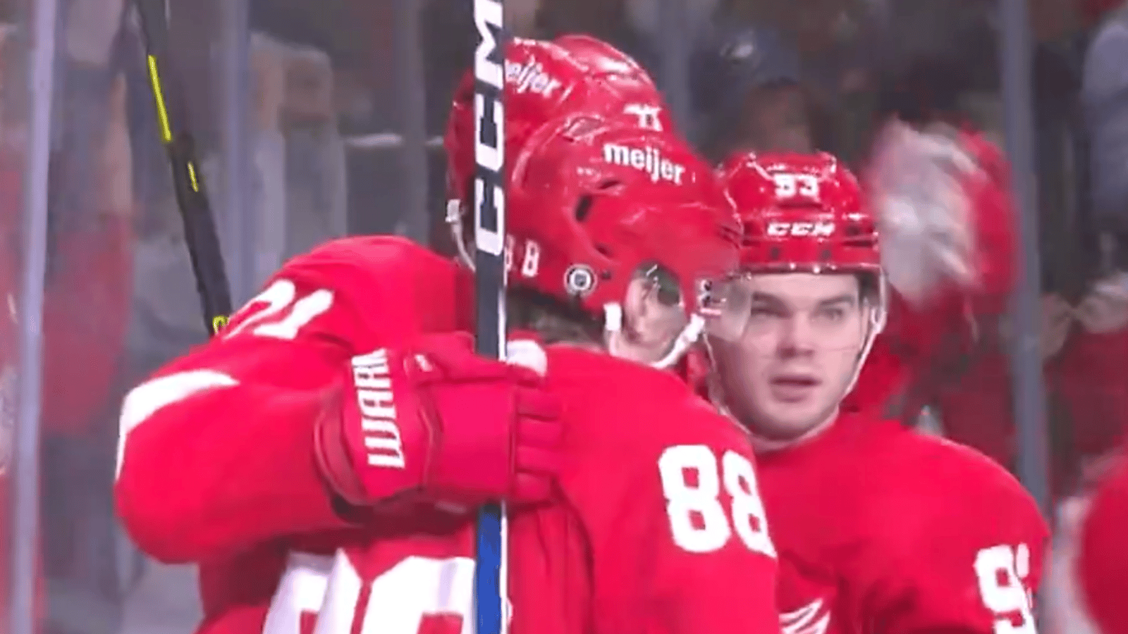 Dylan Larkin, Patrick Kane and Alex DeBrincat combine for nasty goal 