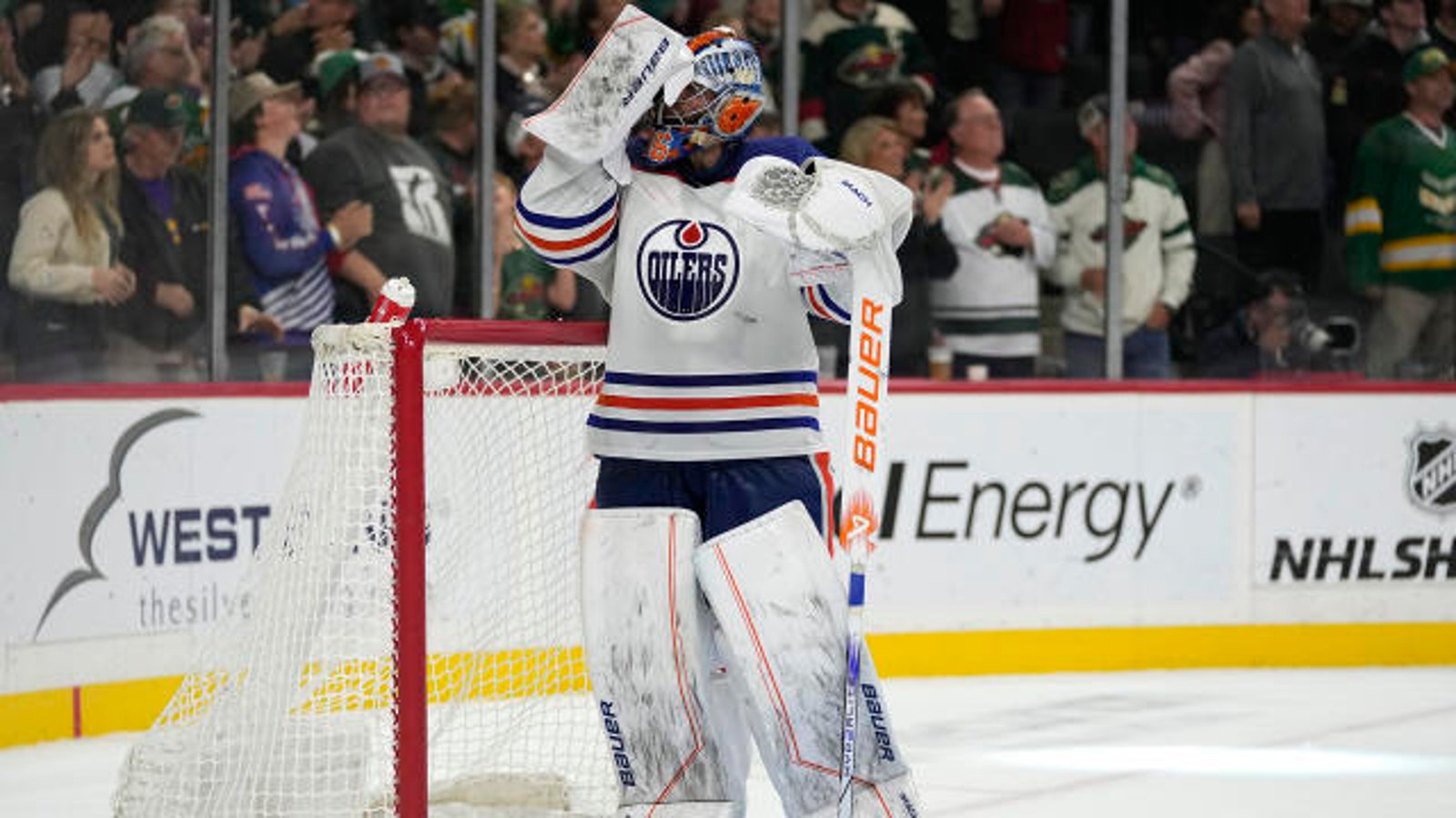 Oilers deploy last resort to help Jack Campbell 