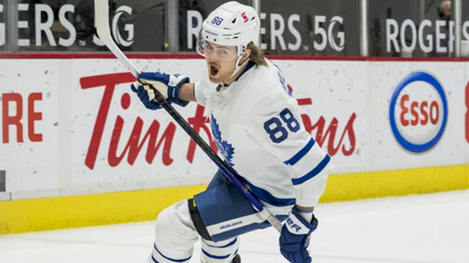 William Nylander rescues Maple Leafs with OT winner vs. Blackhawks 