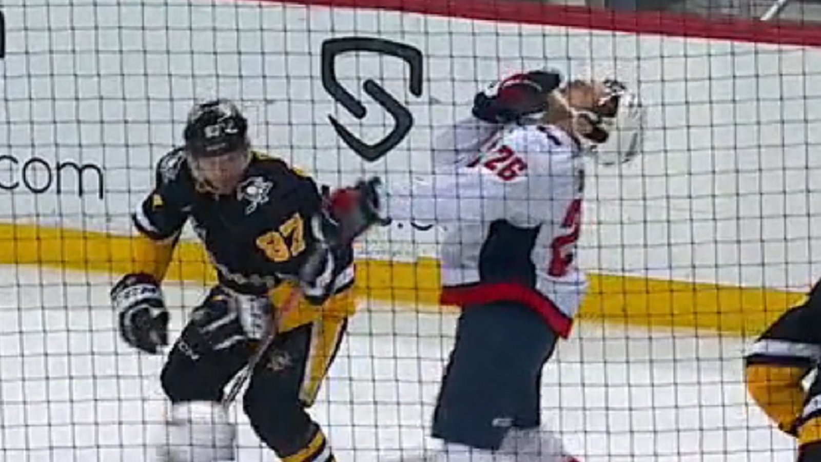 Sidney Crosby sucker punches Nic Dowd.