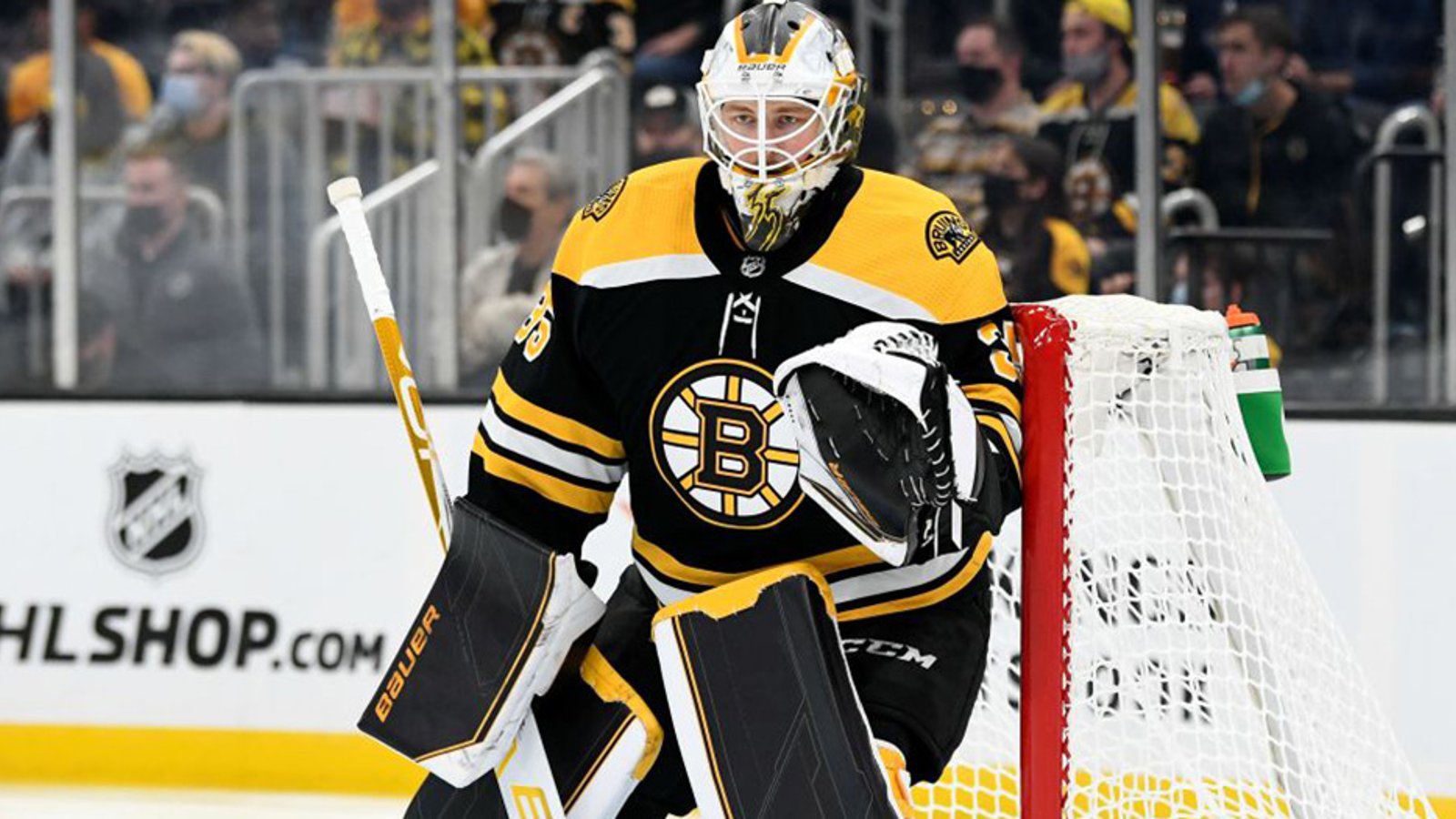 Bruins G Linus Ullmark channels his inner-Henrik Lundqvist with latest pad setup 