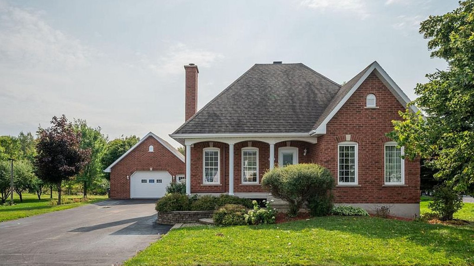 Parfait cottage familial avec une vaste cour sans voisin arrière