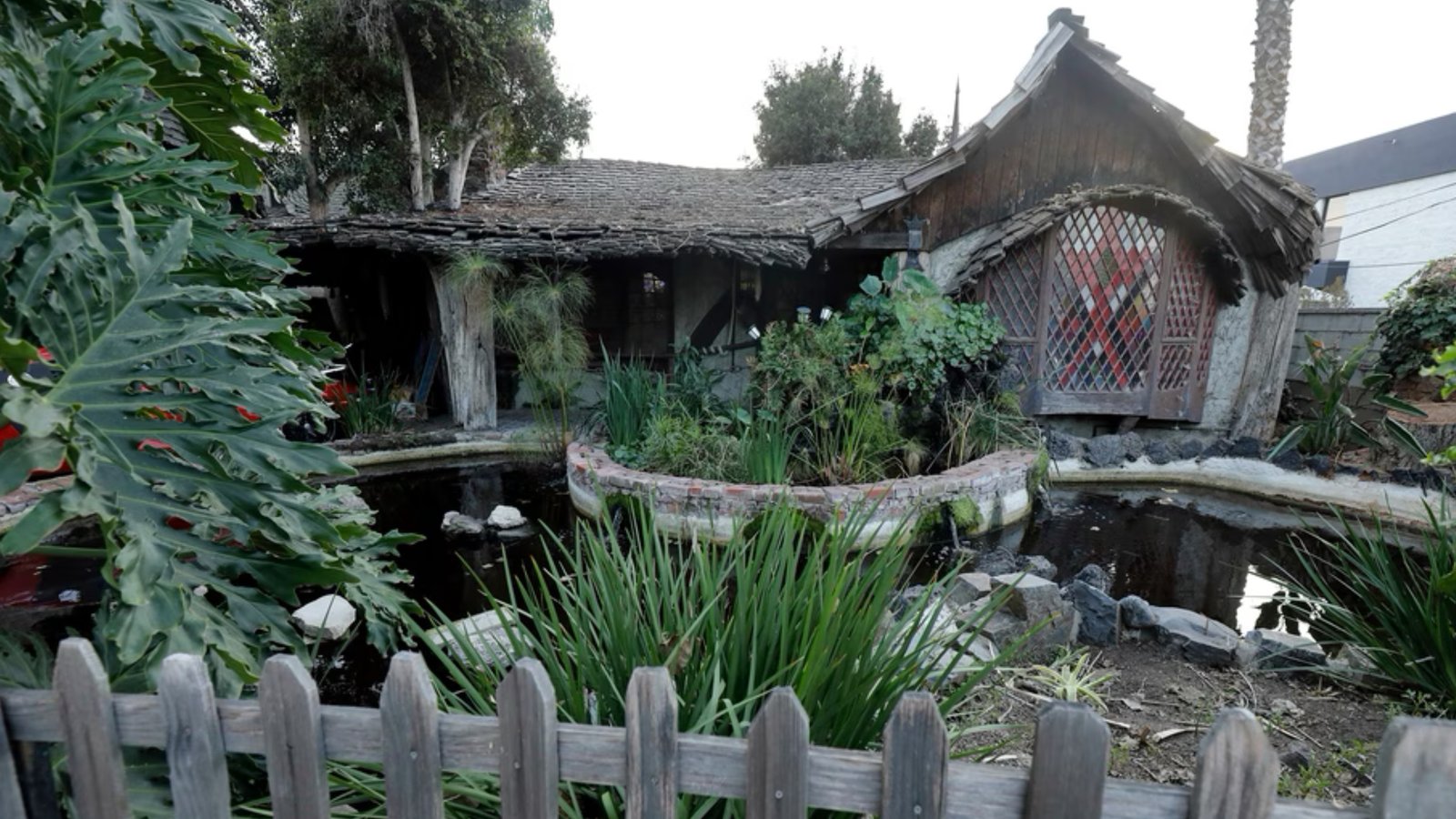 Cette maison qui semble tomber en ruine a été déclarée monument historique