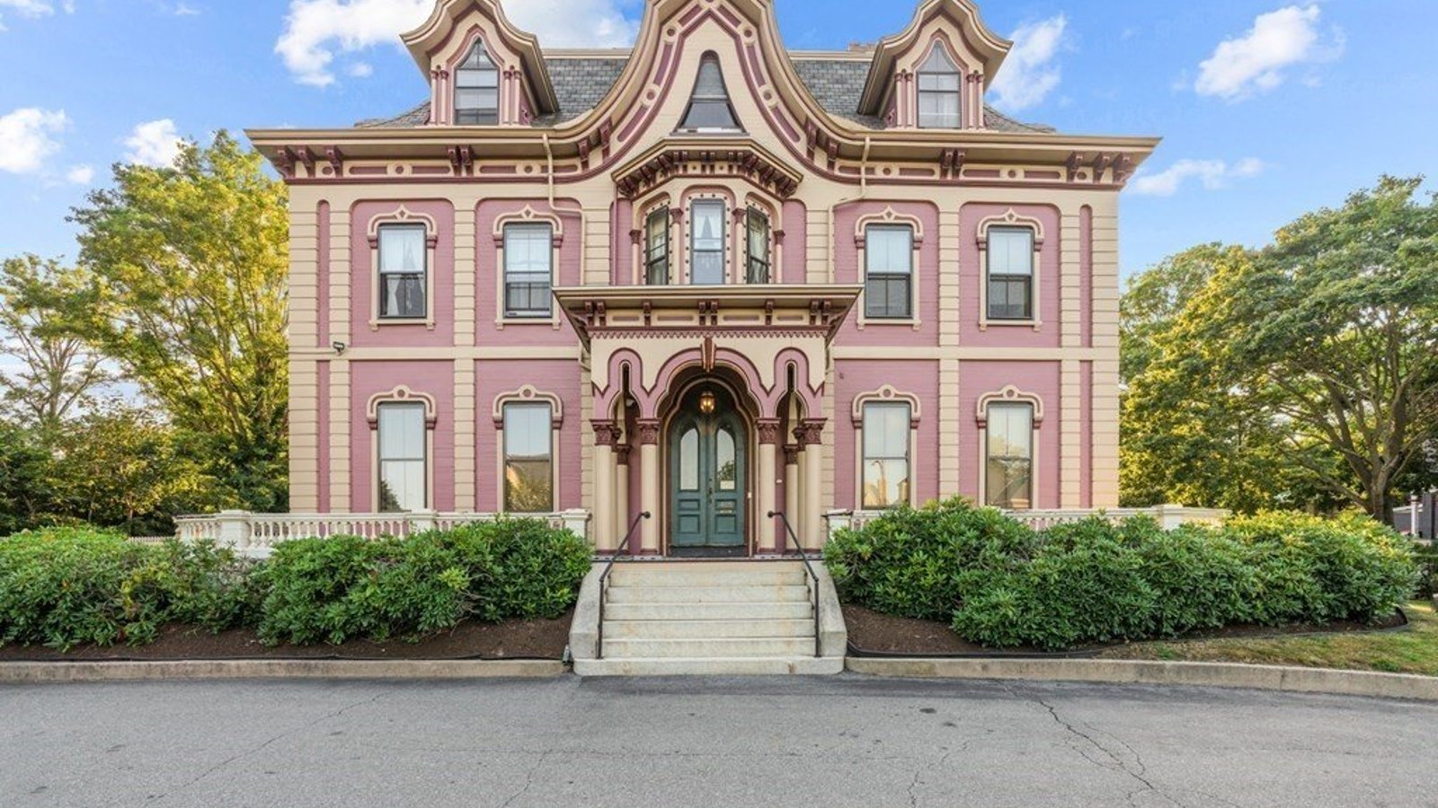 Impressionnante maison de 1805 au charme historique