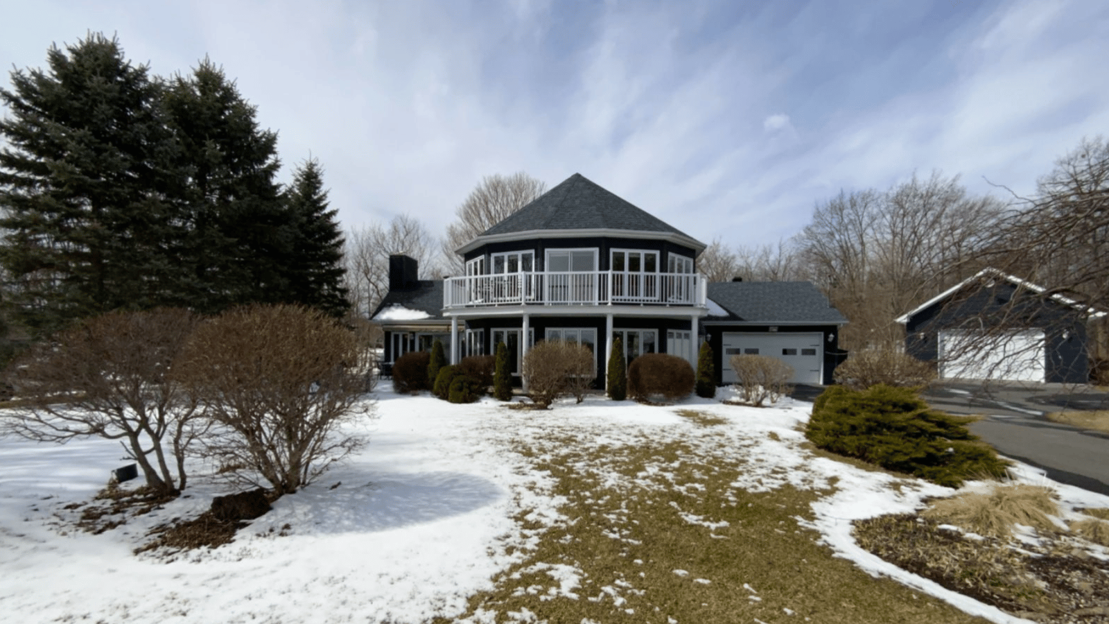 Magnifique maison située dans un paysage paradisiaque sur le bord du lac Champlain