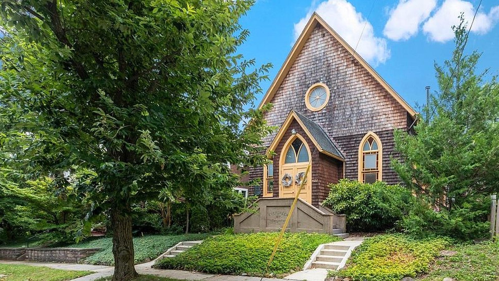 Église du 19e siècle transformée en splendide résidence personnelle