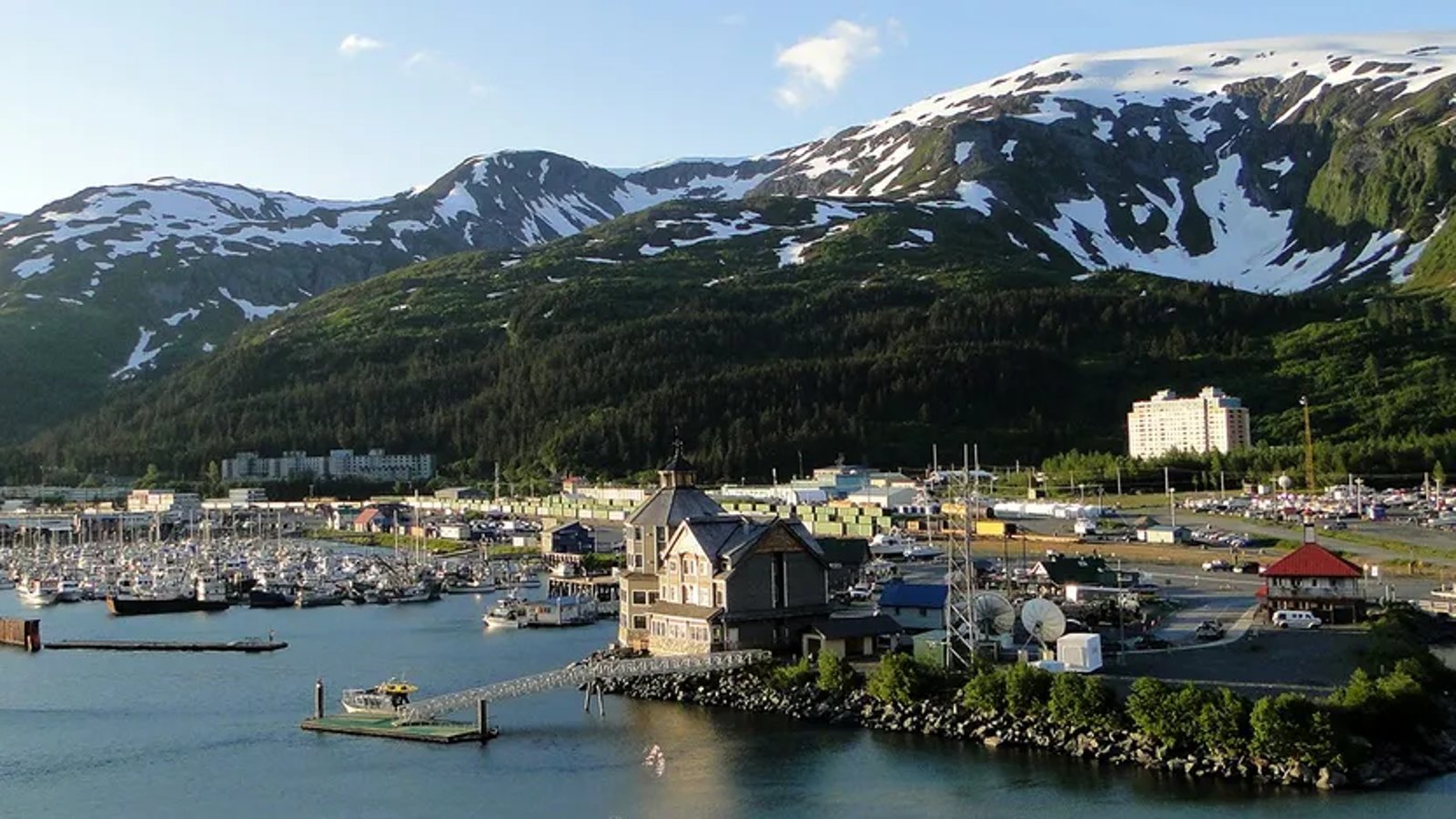 Les habitants de cette ville d’Alaska vivent tous dans le même immeuble résidentiel