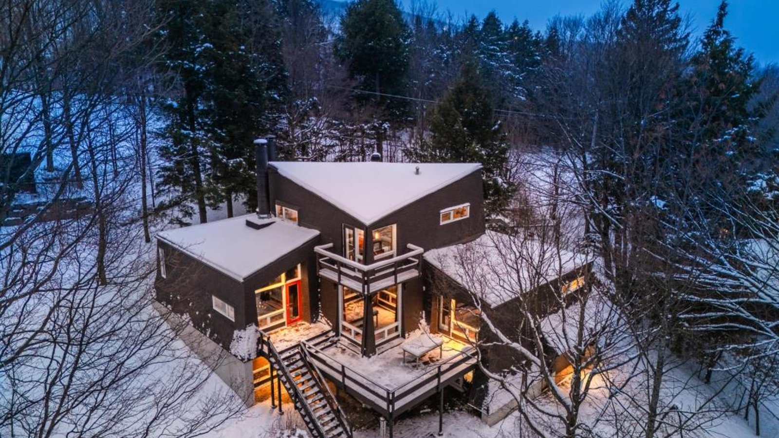 Rare propriété mid-century érigée dans un cadre idyllique en montagne 