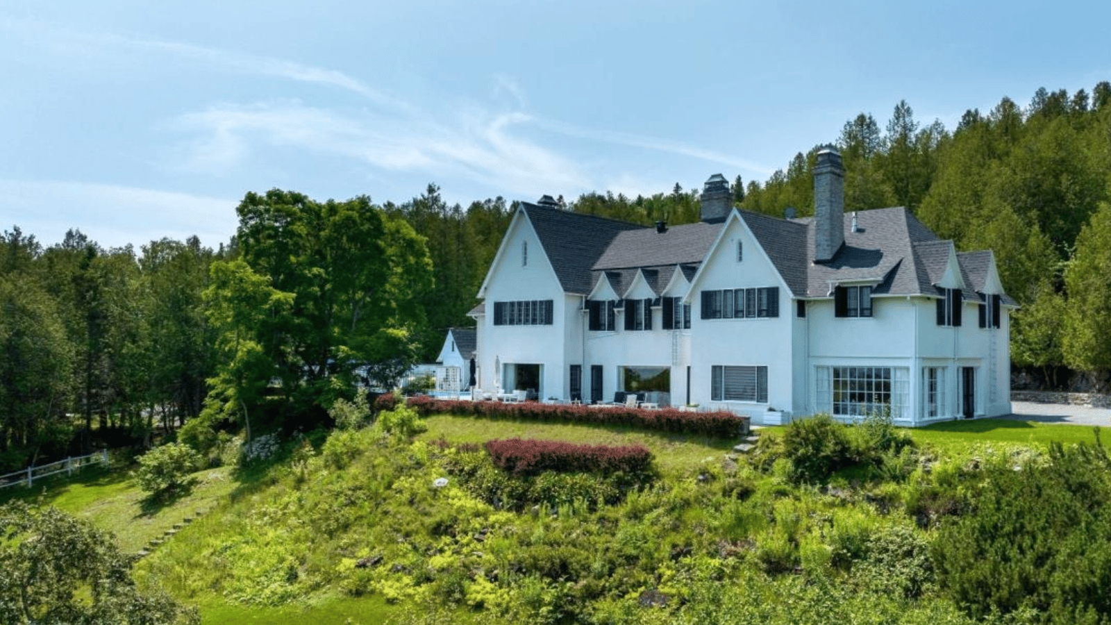 La famille Desmarais met en vente son imposante Villa des Capucines