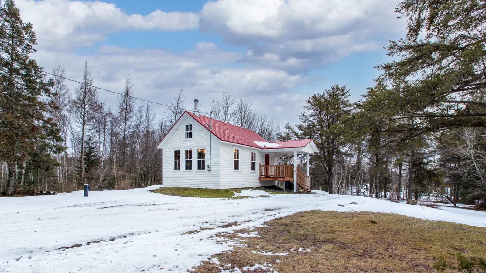 Ancienne école de rang au cachet chaleureux à vendre pour 155 000 $