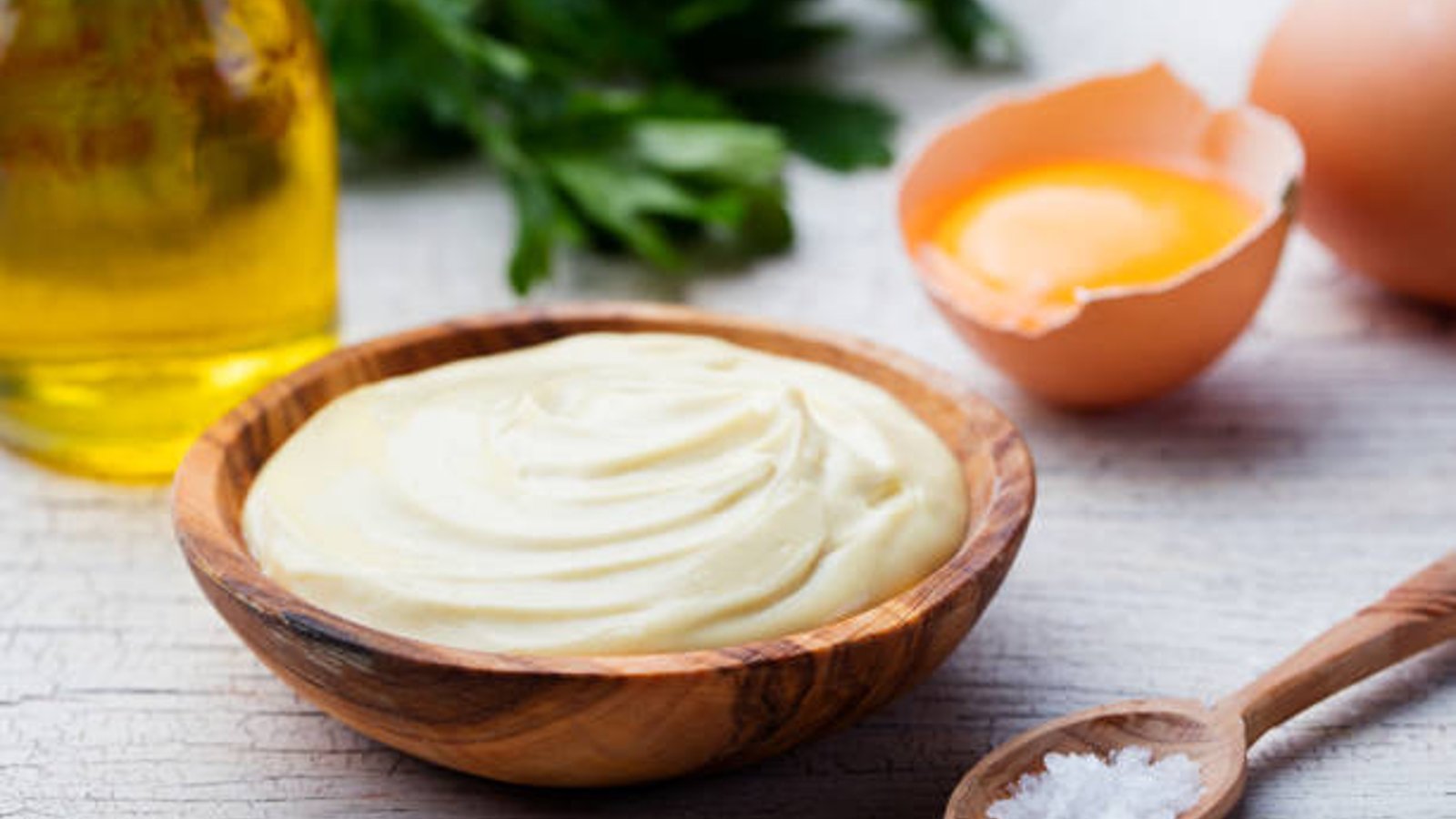 8 façons farfelues mais efficaces de nettoyer avec de la mayonnaise