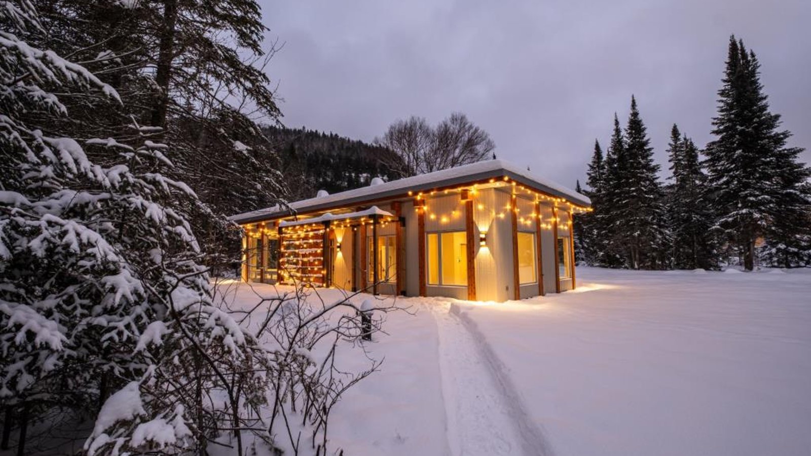 Bijou contemporain niché sur un site féérique au cœur des Laurentides