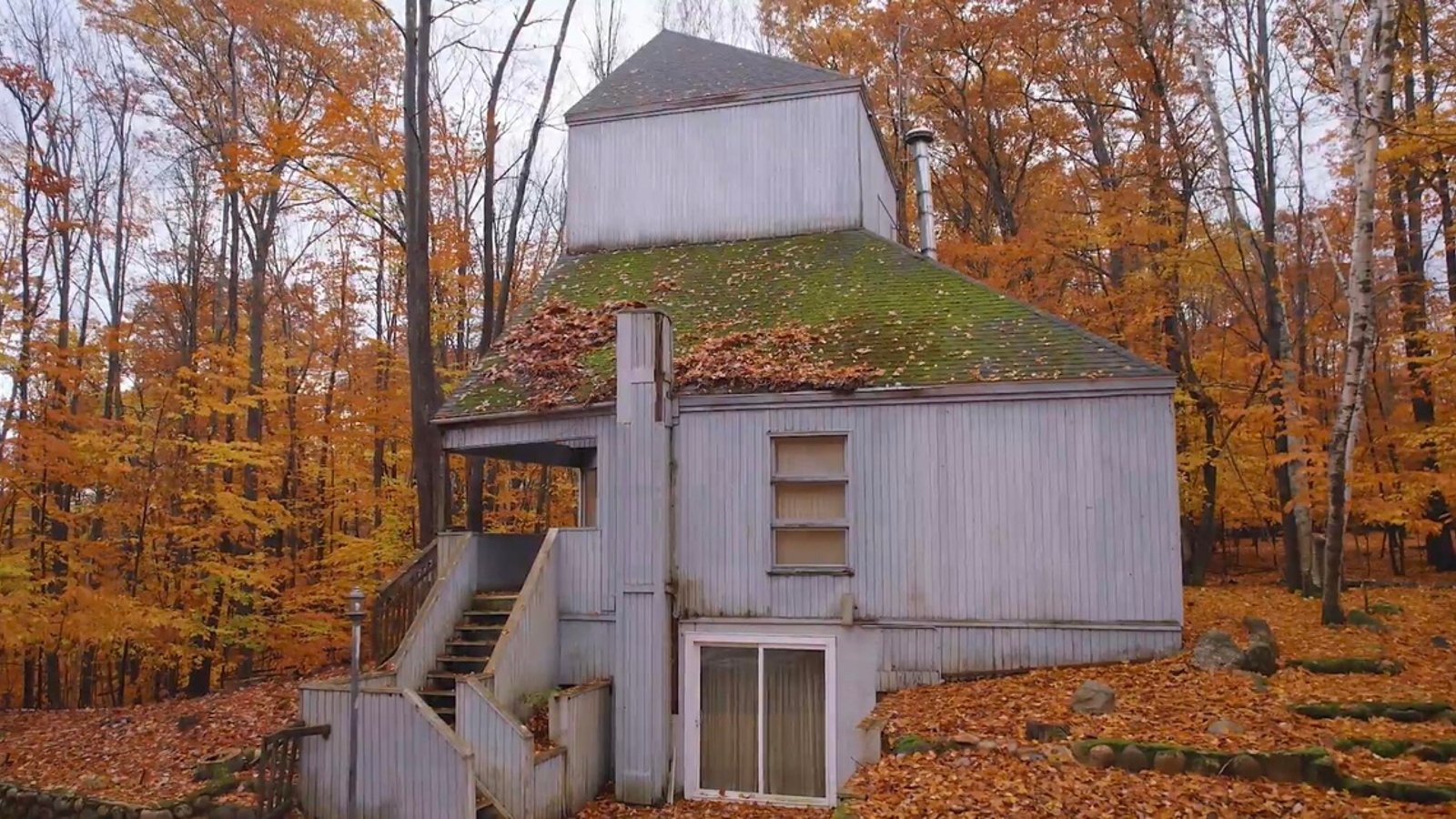 Étrange maison futuriste aussi unique à l'intérieur qu'à l'extérieur