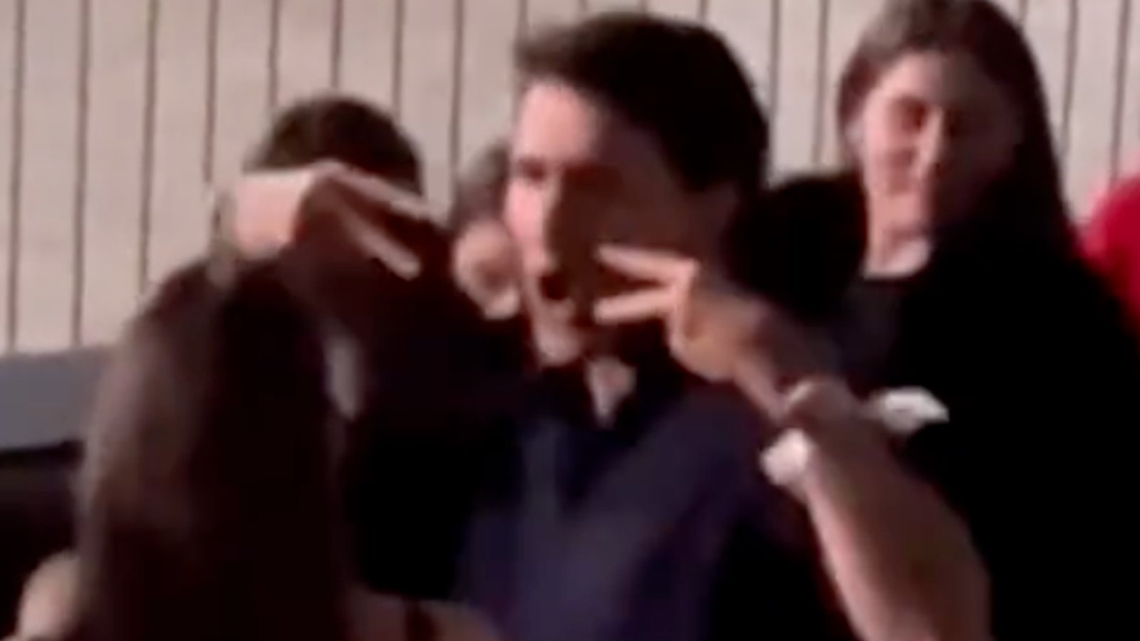 Justin Trudeau danse comme s'il n'y avait pas de lendemain au concert de Taylor Swift 