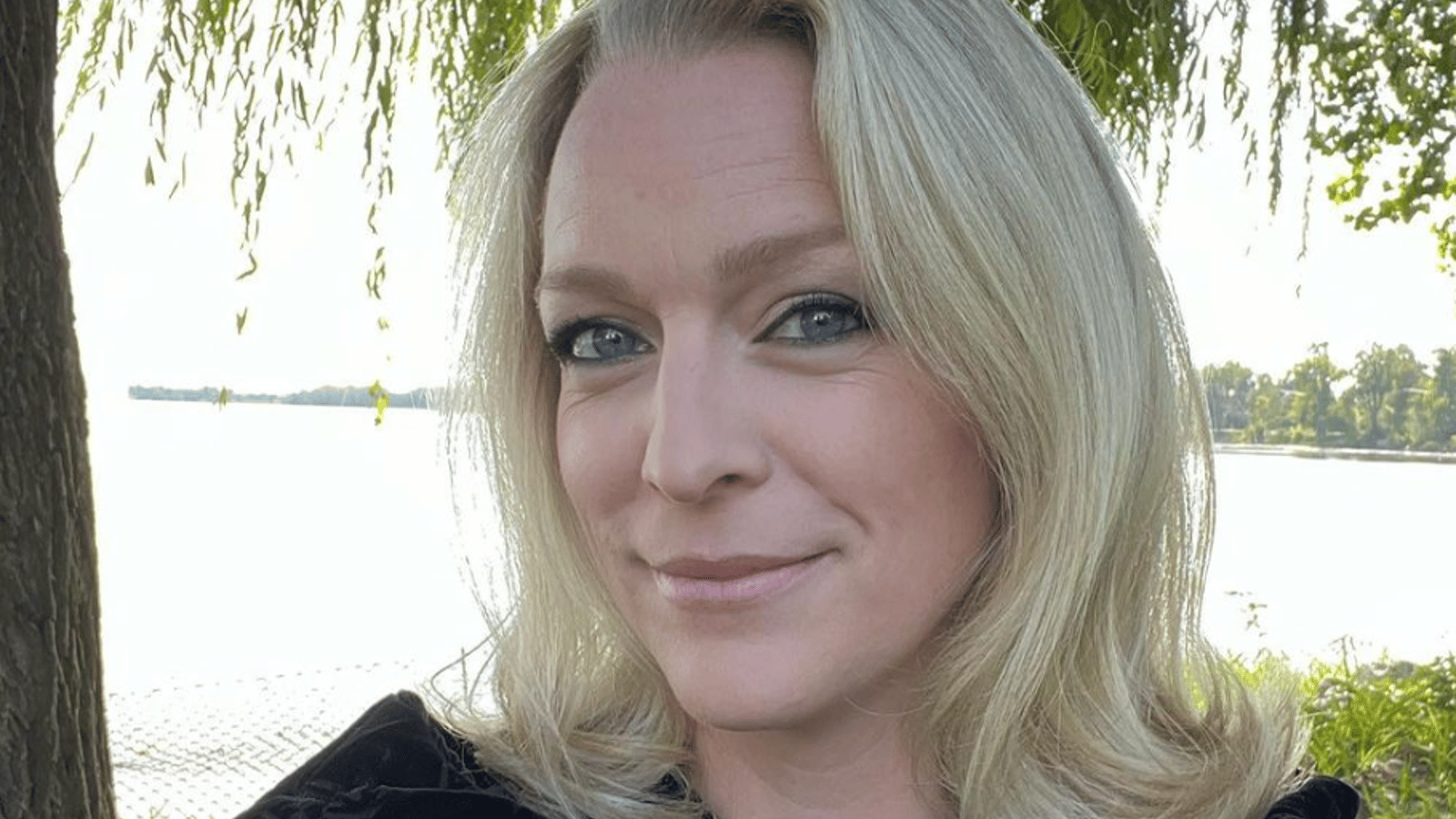 Annie Villeneuve passe chez le coiffeur et s'offre un tout nouveau style capillaire
