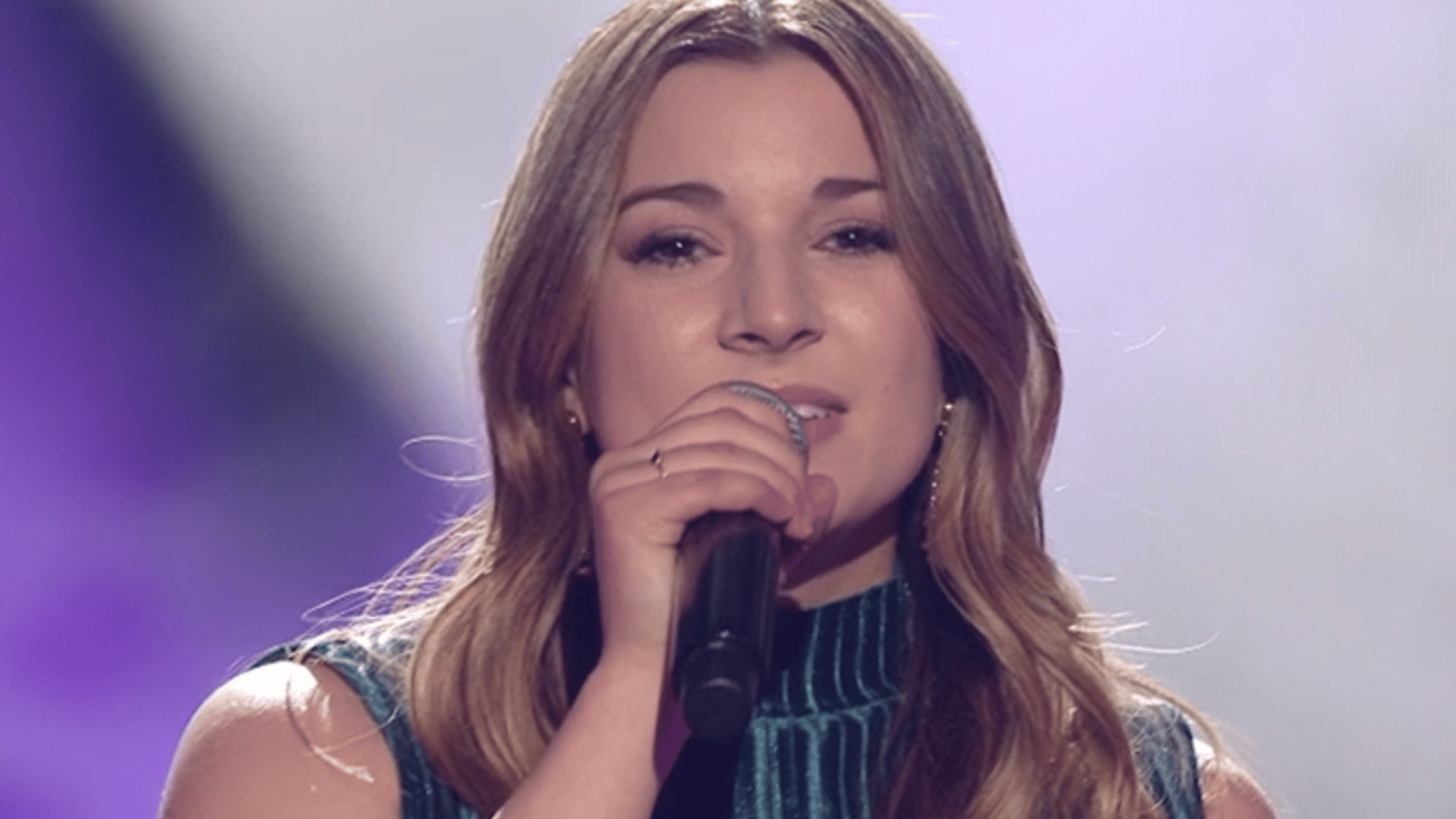 Audrey-Louise fait son grand retour à Star Académie et les médias sociaux explosent!