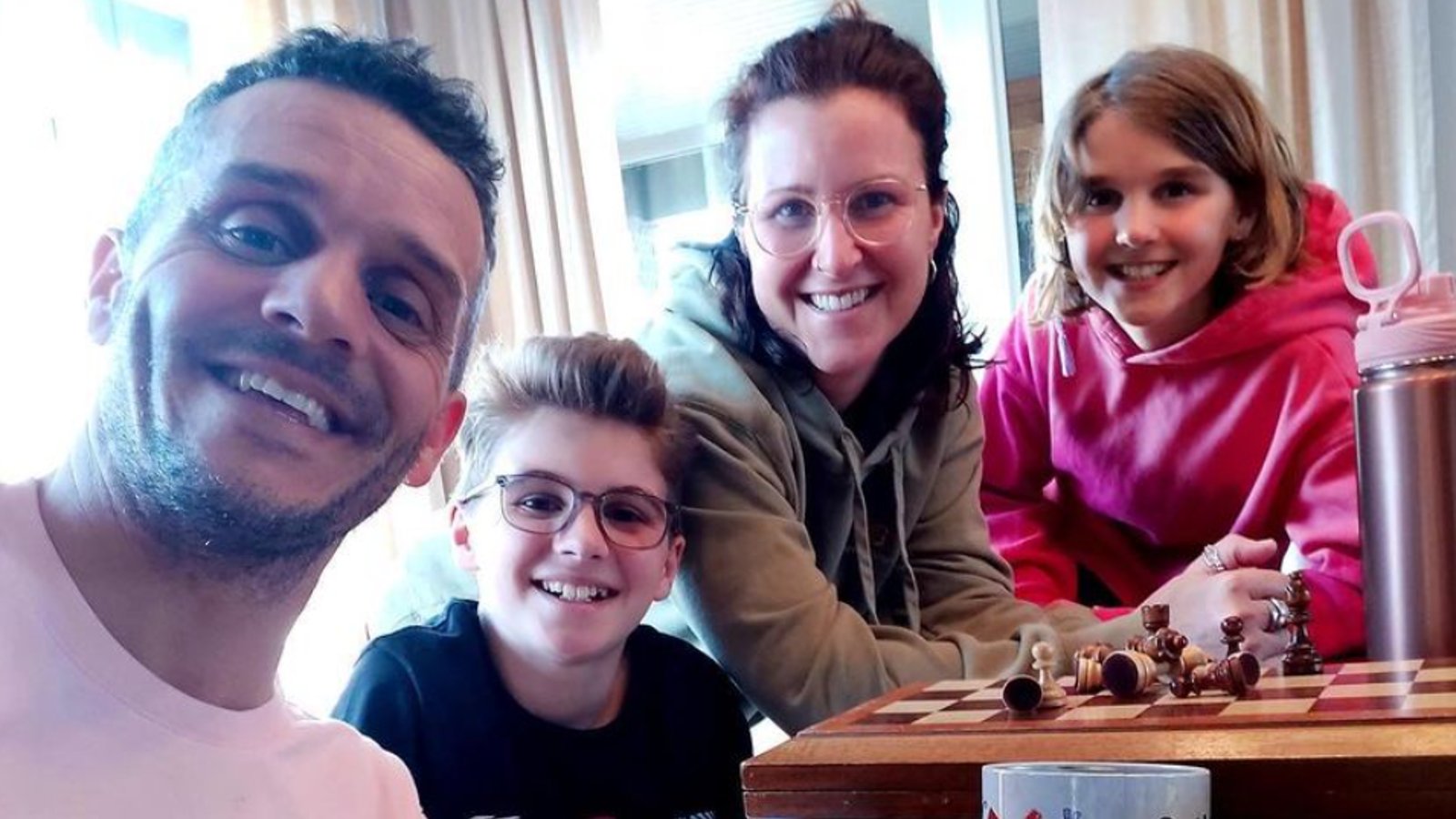 Patrice Bélanger surprend son amoureuse et lui envoie le plus beau des messages