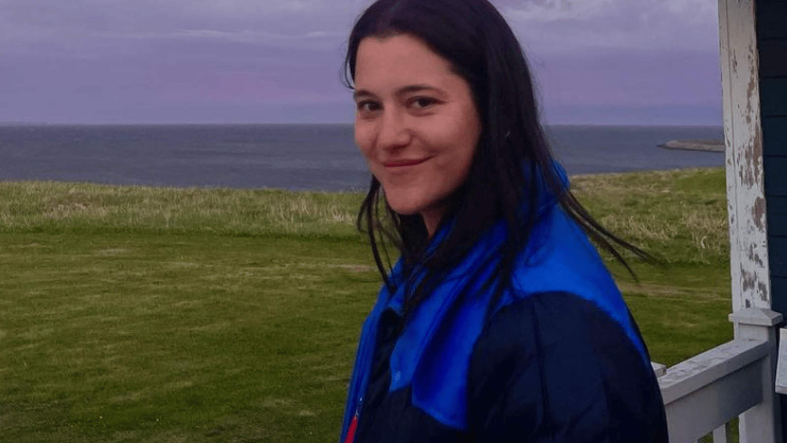 Catherine Brunet enflamme le web en posant sans haut