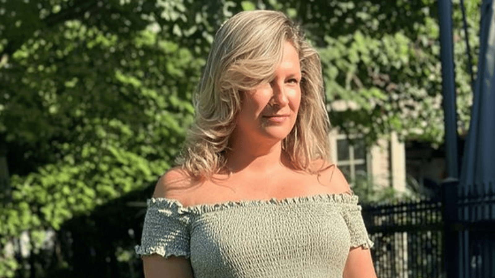 Saskia Thuot enflamme le web en vacances sur le bord de la mer en Grèce