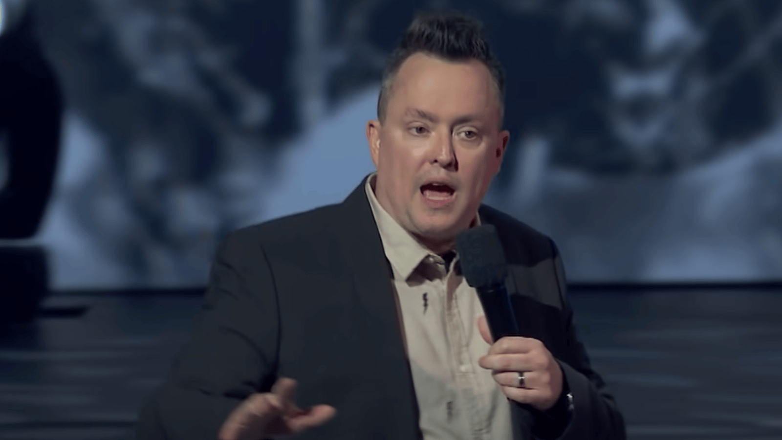 Mike Ward brise le silence après le jugement de la Cour suprême en sa faveur 