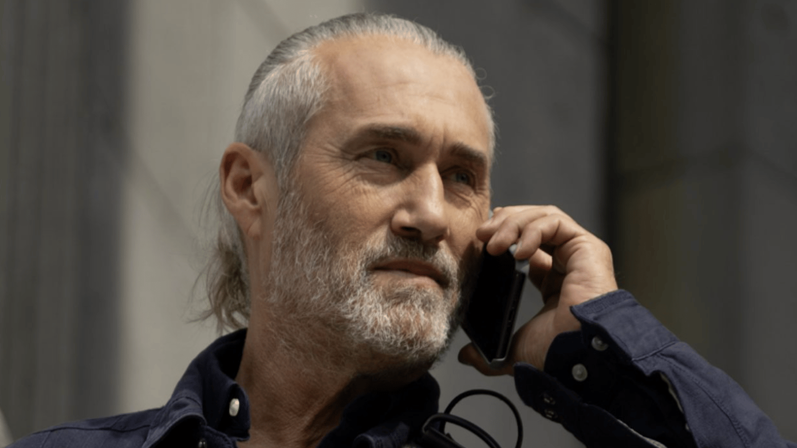 Roy Dupuis cumule plus de 35 ans de carrière et il dévoile des détails sur ses débuts dans le métier