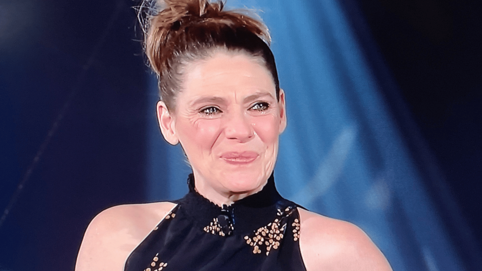 Hélène Florent en larmes durant un hommage à Jean-Marc Vallée