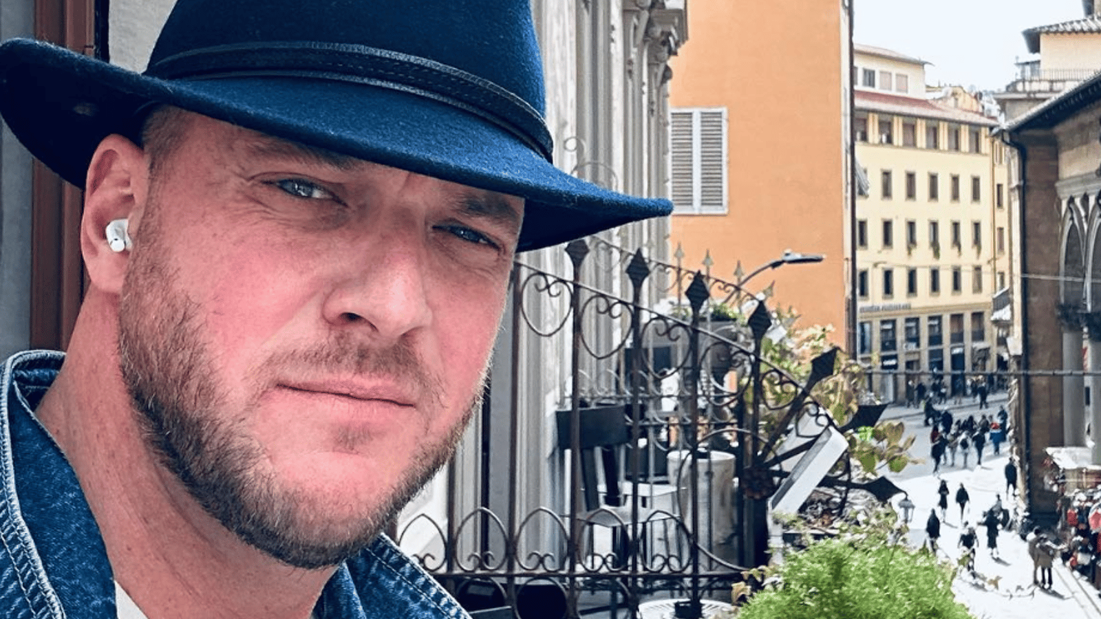 Mathieu Baron explique pourquoi il a dévoilé publiquement qu'il était en couple