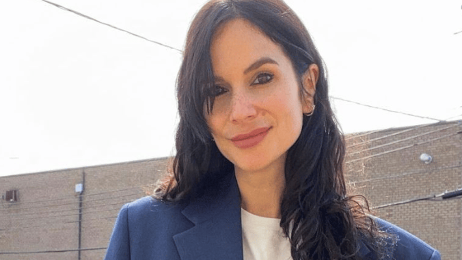 Amélie B. Simard est désormais fiancée et la demande en mariage est romantique à souhait