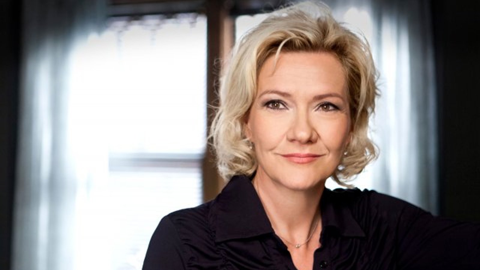 Élise Guilbault sort publiquement pour l'une des premières fois avec son nouvel amoureux