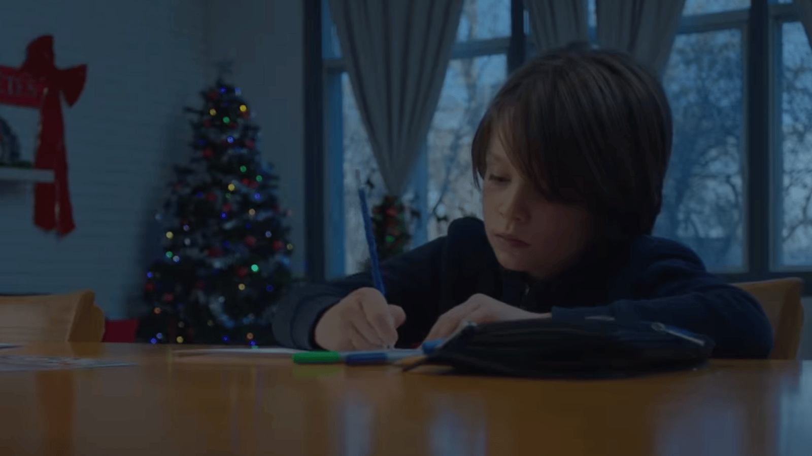 Des milliers de Québécois ont versé une larme devant cette publicité de Noël qui va droit au coeur