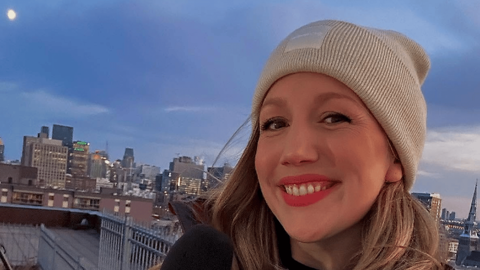 Une apparition rare et élégante pour Marie-Andrée Leblond de Salut Bonjour et son chum connu