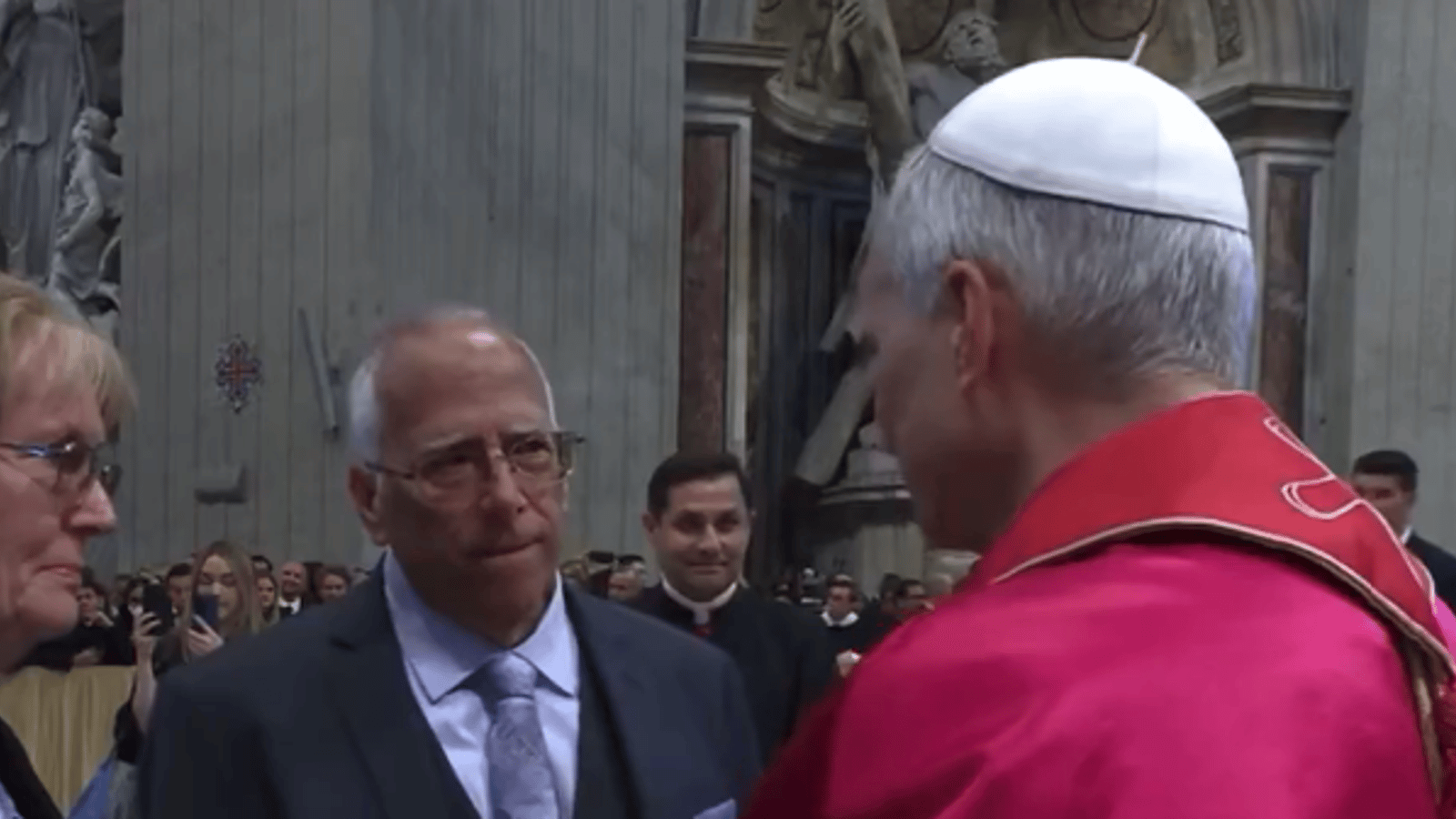 Une vidéo d'un moment touchant entre le pape Léon XIV et son frère fait le tour du monde