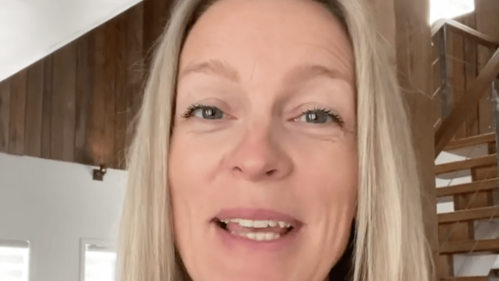 Suzie Villeneuve partage une magnifique photo de sa bedaine de femme enceinte
