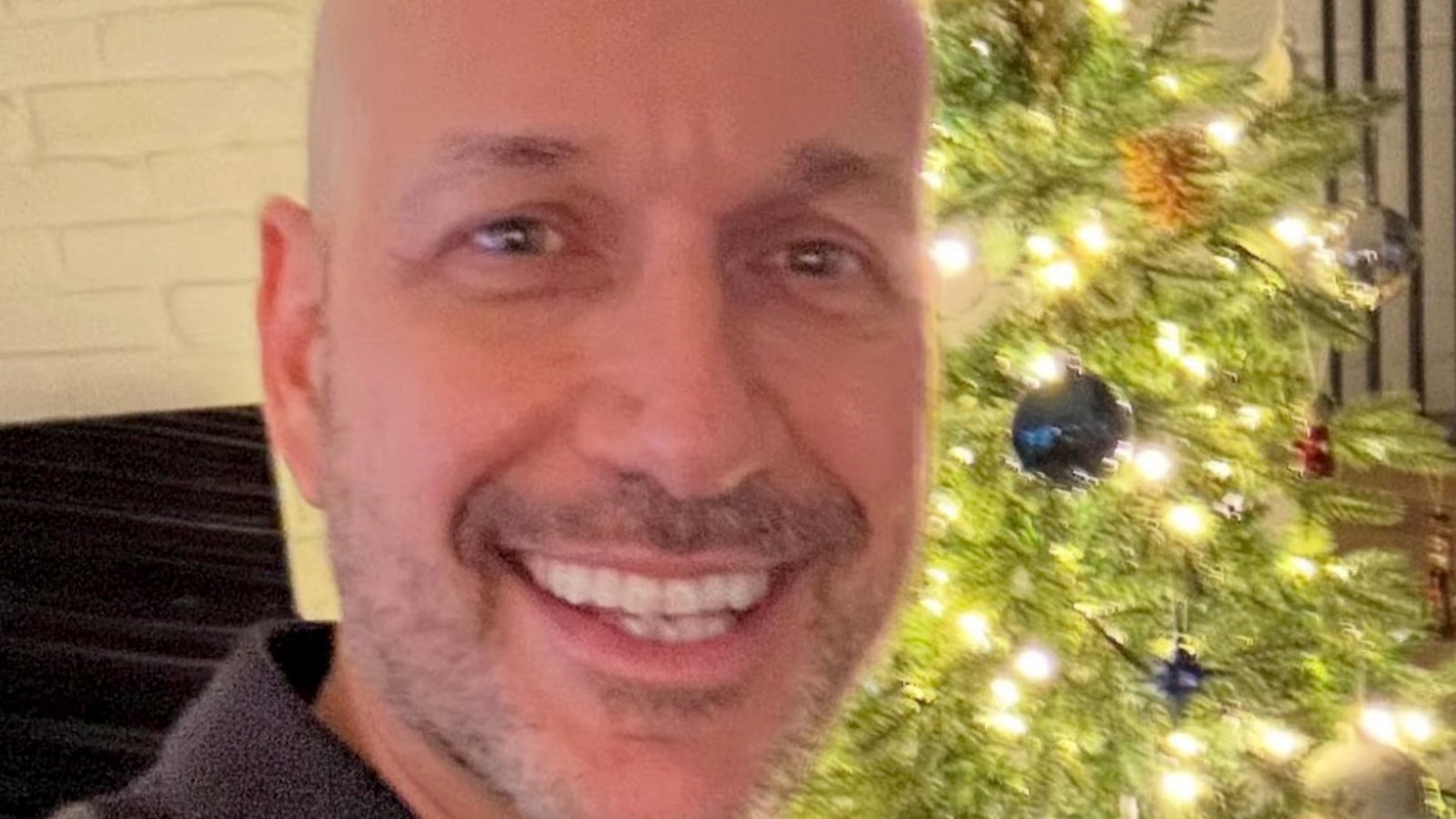 Martin Matte partage une photo en compagnie de sa blonde pour Noël