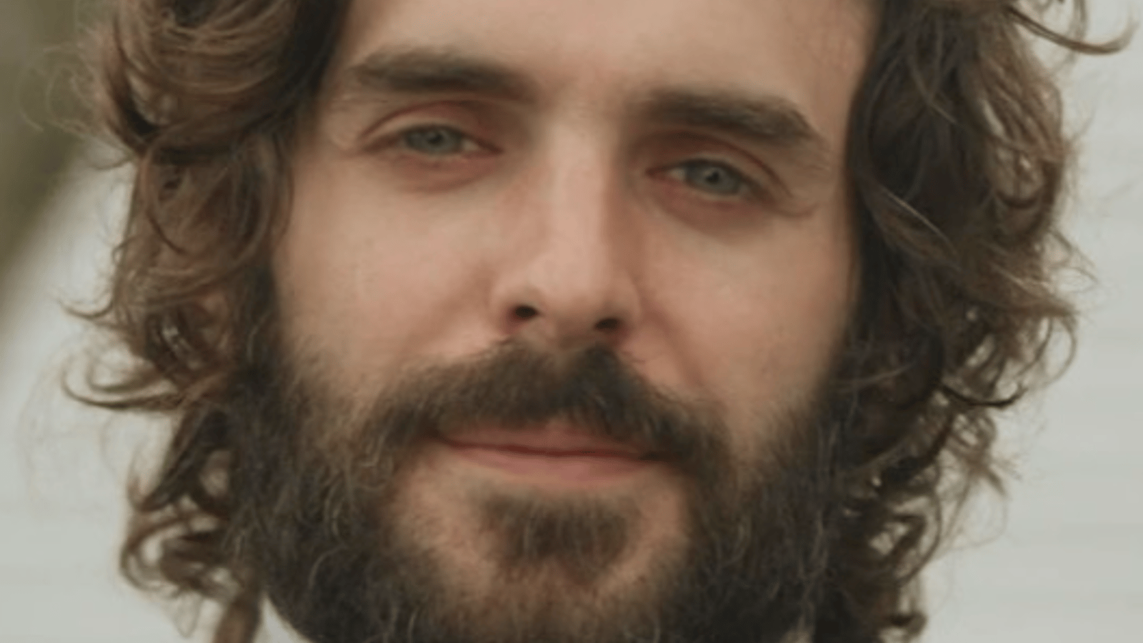 Alex Nevsky annonce son grand retour en musique et les internautes capotent