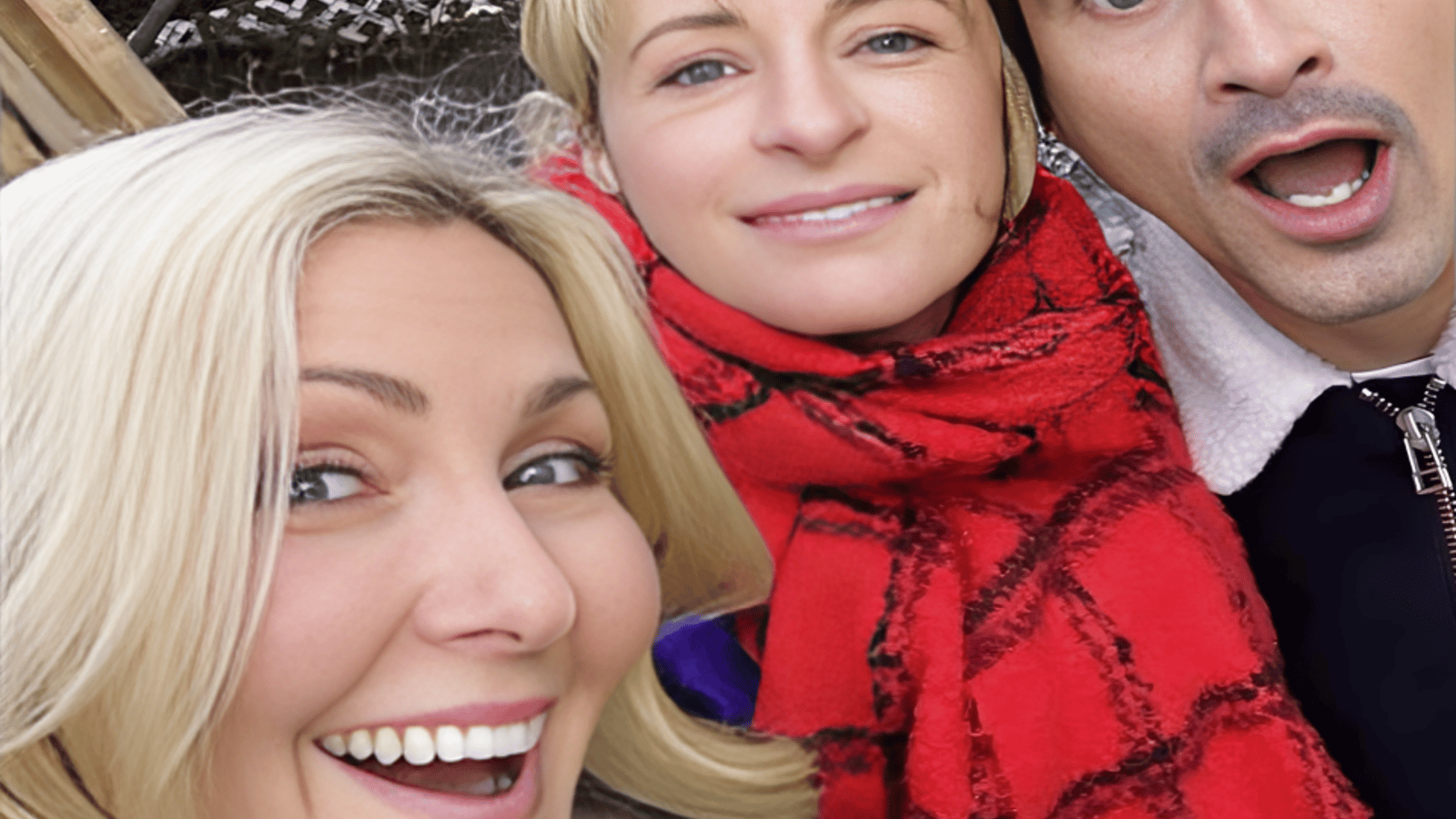 Véronique Cloutier et Christine Beaulieu s'éclatent sur le plateau du film de Noël de L'œil du cylone 