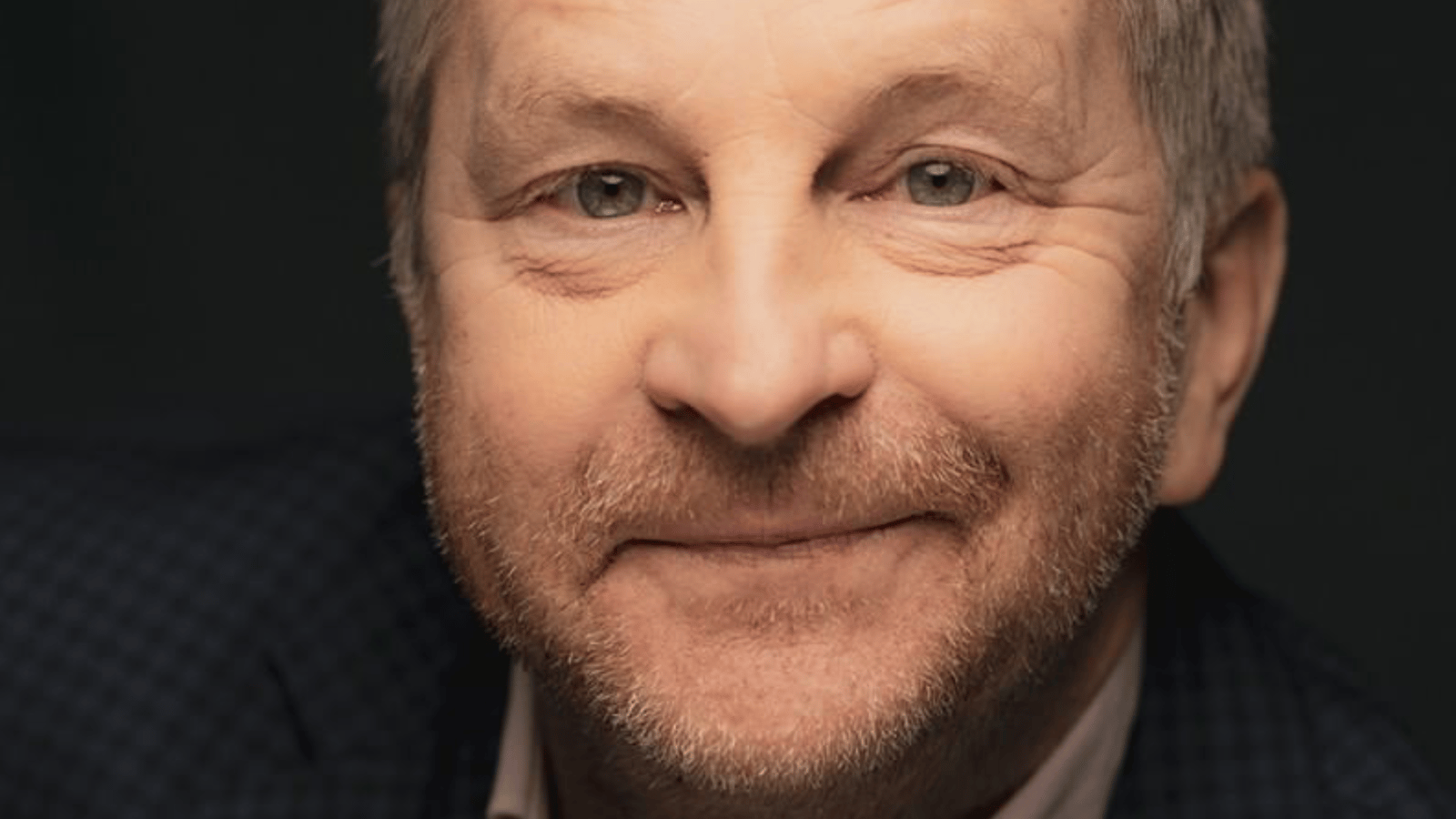 André Robitaille partage une adorable photo d’enfance pour Noël. L’auriez-vous reconnu ?