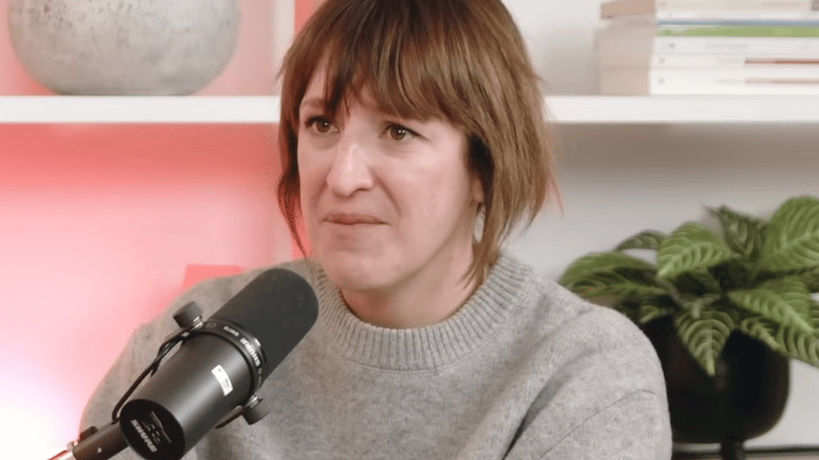«Ça m'a brisée qu'il dise ça!» Anne-Élisabeth Bossé brise en entrevue en parlant de son père