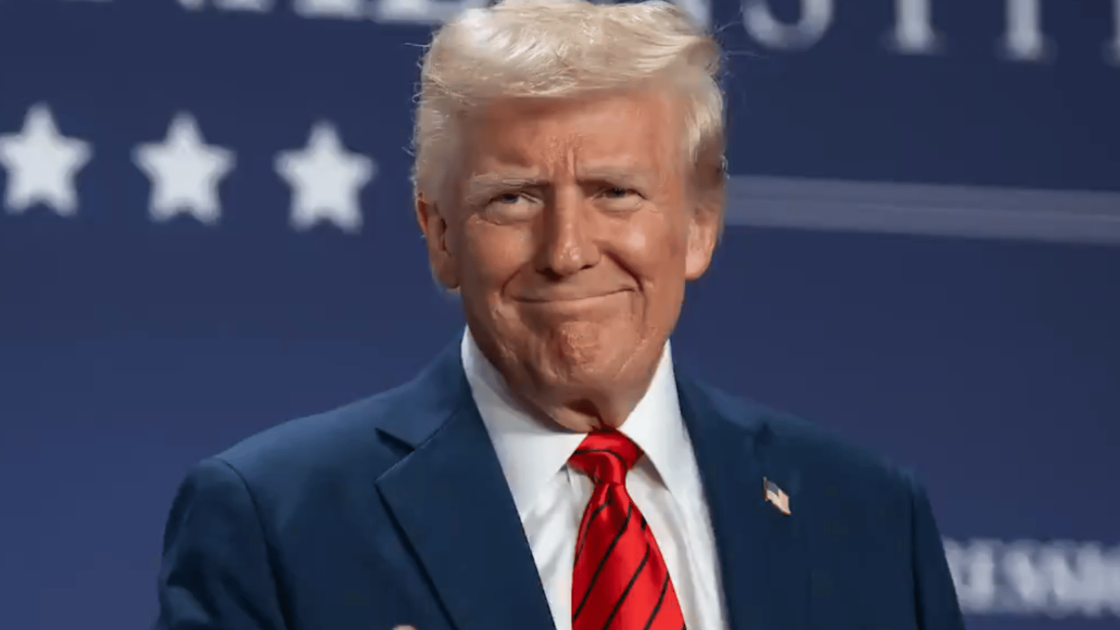 Une photo de Donald Trump habillé en pape provoque une tonne de réactions 