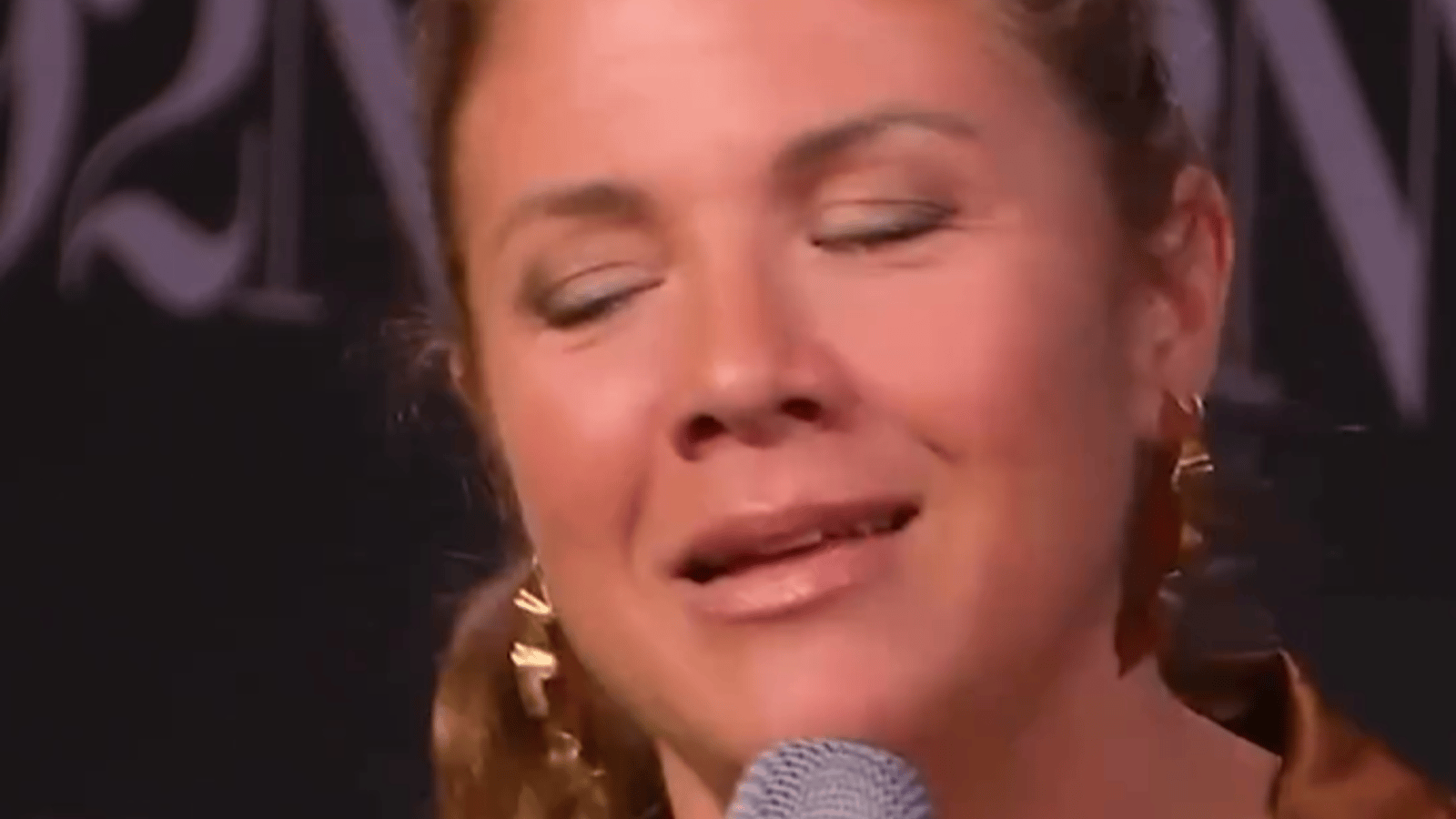 Sophie Grégoire fond en larmes à cause d'un invité au lancement de son livre