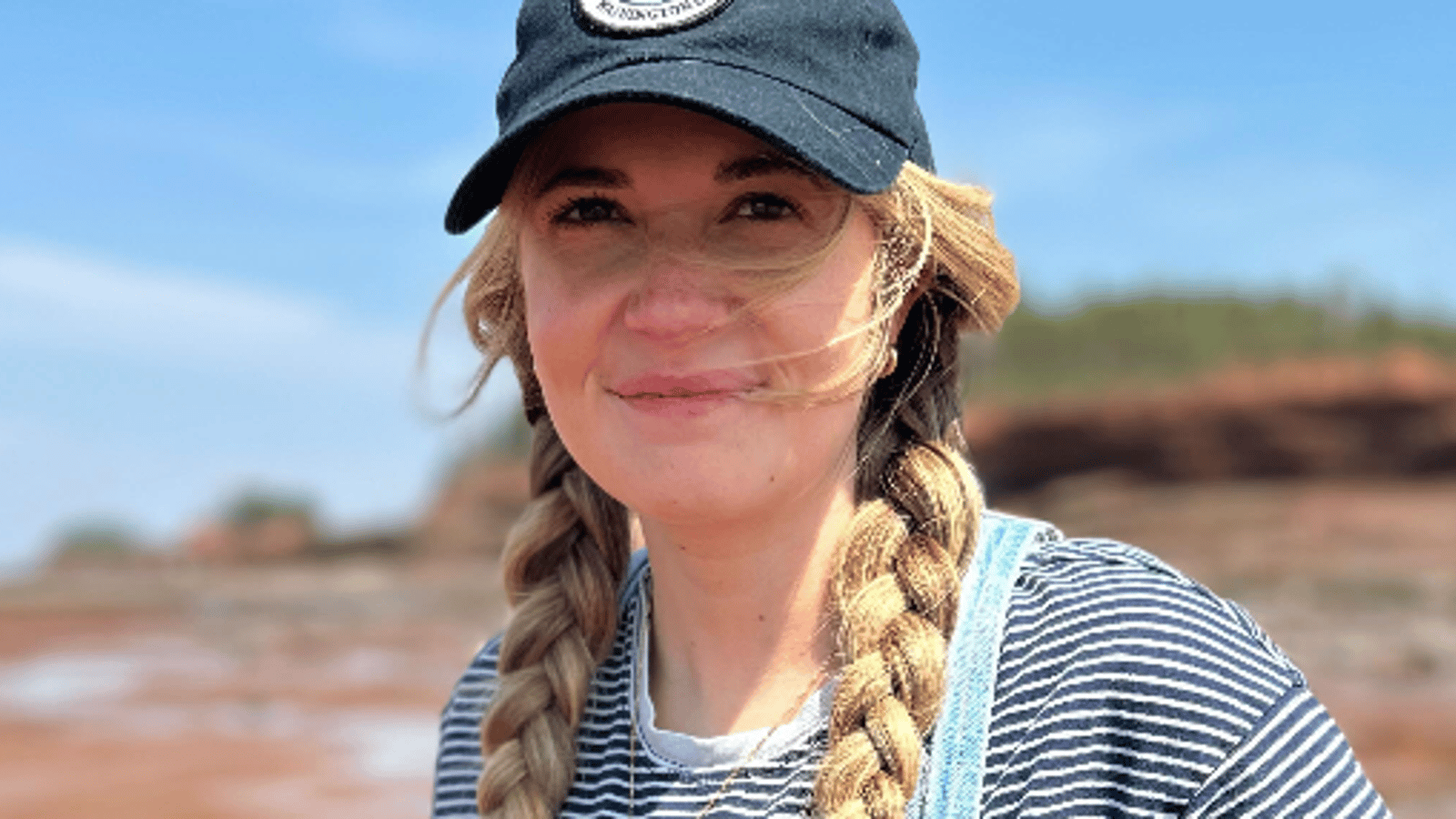 Rosalie Vaillancourt est en voyage hors du Québec et partage une magnifique photo de famille avec sa fille