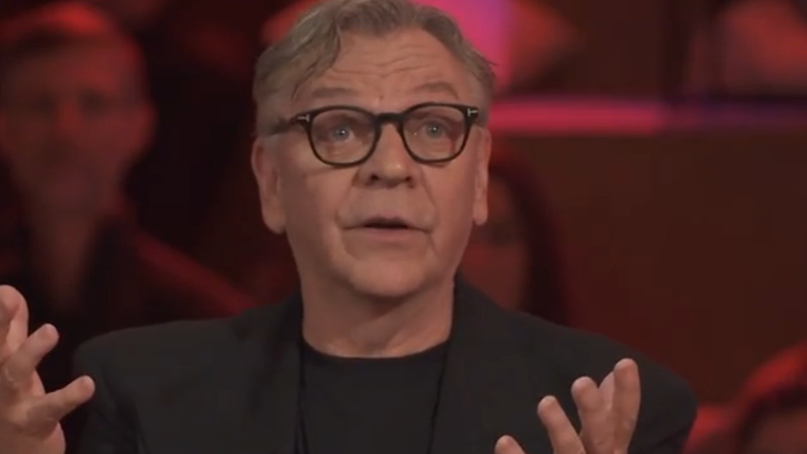 Marc Labrèche fait réagir en avouant s'être fait insulter sur son apparence physique à la piscine