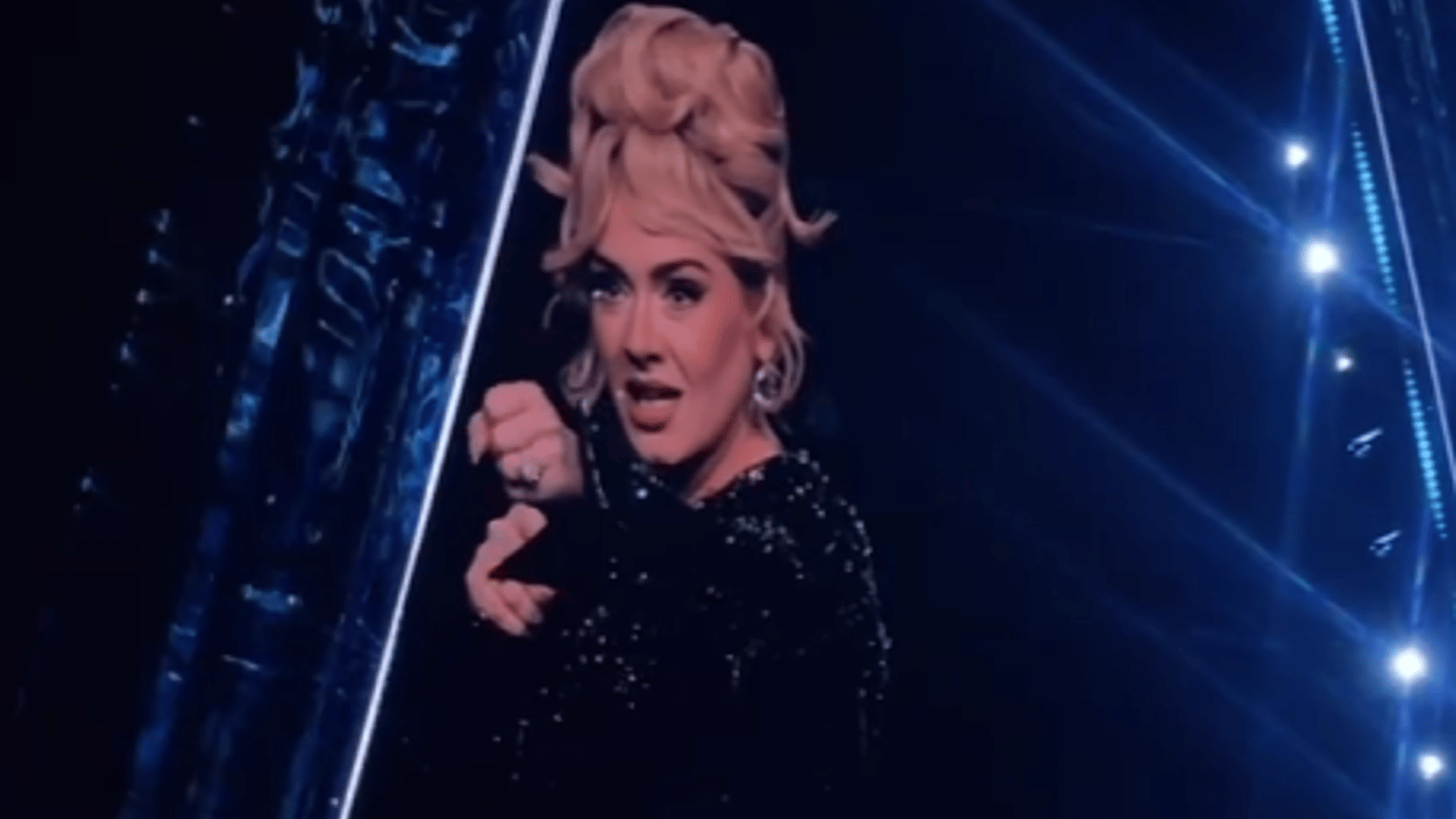 En plein concert, Adele cesse de chanter et se porte à la défense d'un jeune qui se fait intimider