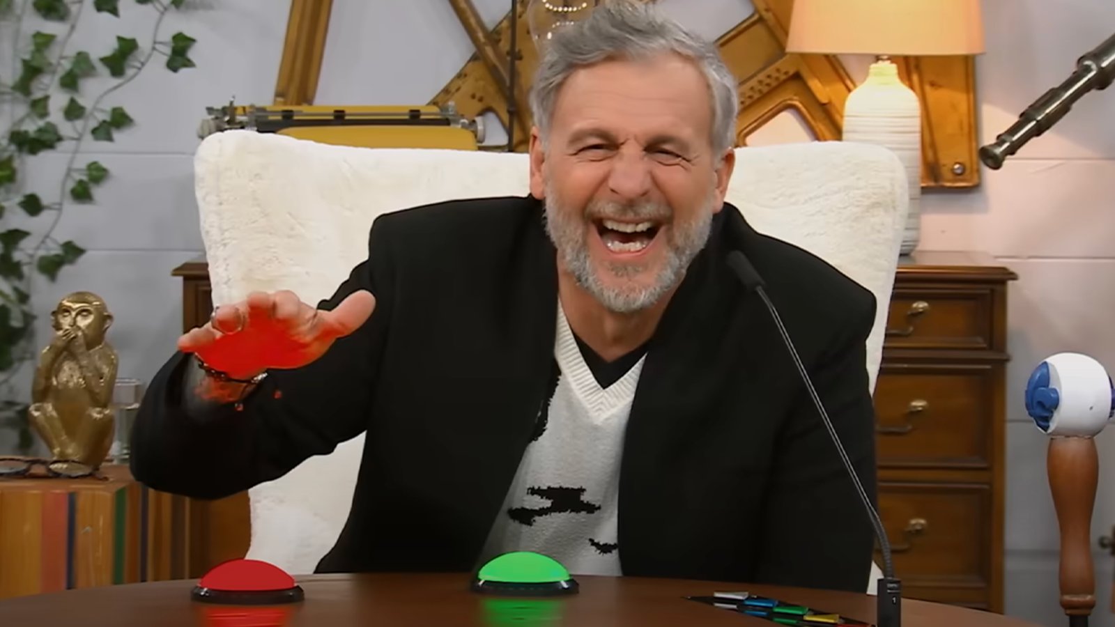 On vient de voir des images de la saison 3 de LOL et un détail a retenu notre attention
