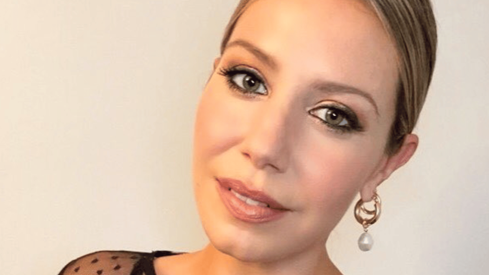 Magalie Lépine-Blondeau rayonne en couverture du nouveau Châtelaine