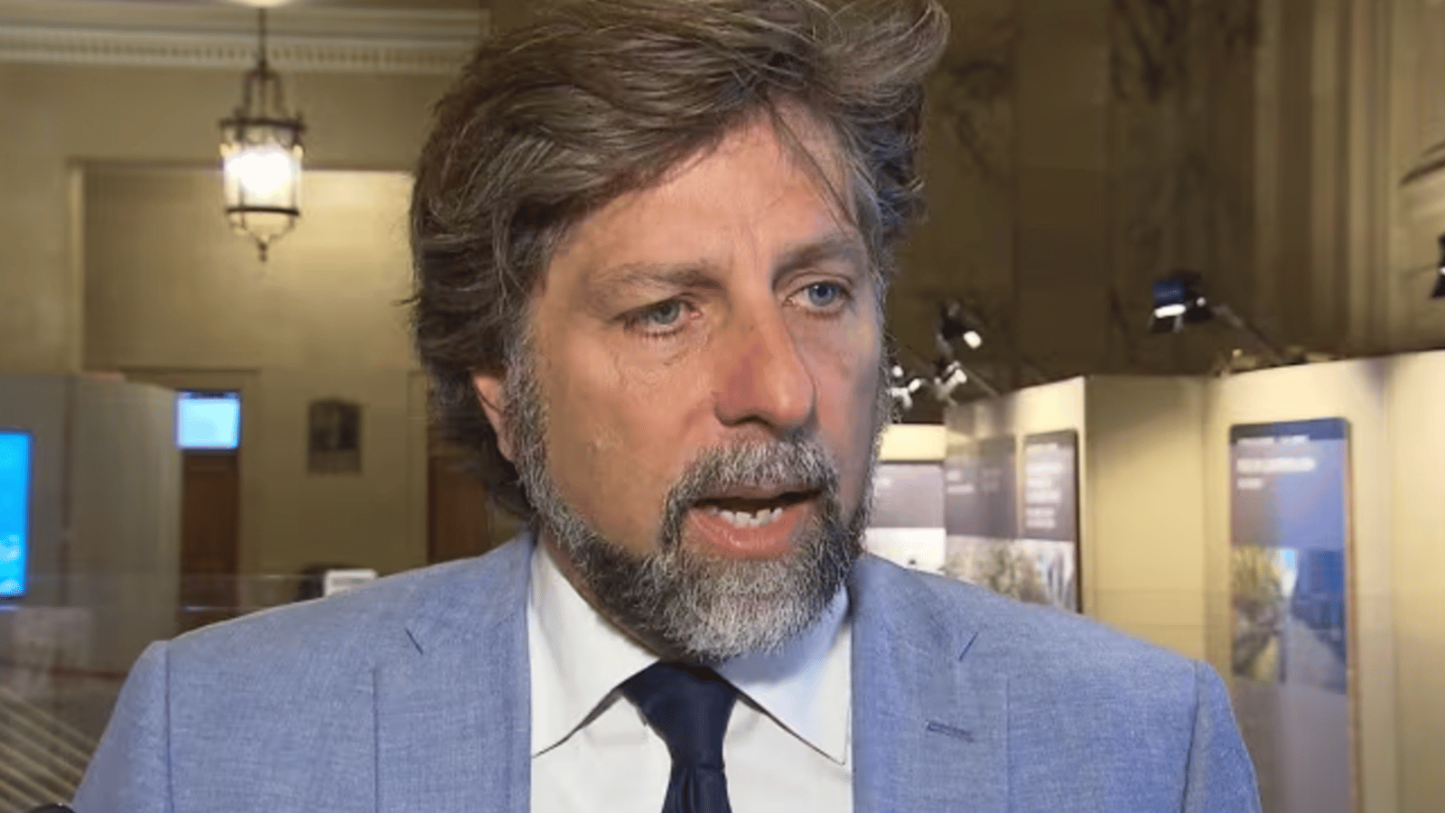 Malaise en ondes! Luc Ferrandez claque la porte du studio en pleine émission après un conflit avec Nathalie Normandeau