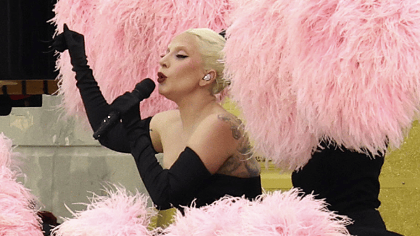 Lady Gaga chante en français et offre une solide prestation à la cérémonie d'ouverture des JO 2024