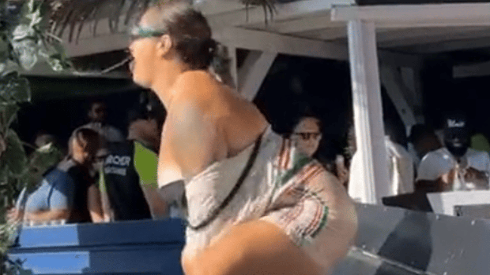 Une vidéo de Mariana Mazza qui s'éclate et qui danse au Beachclub enflamme les médias sociaux
