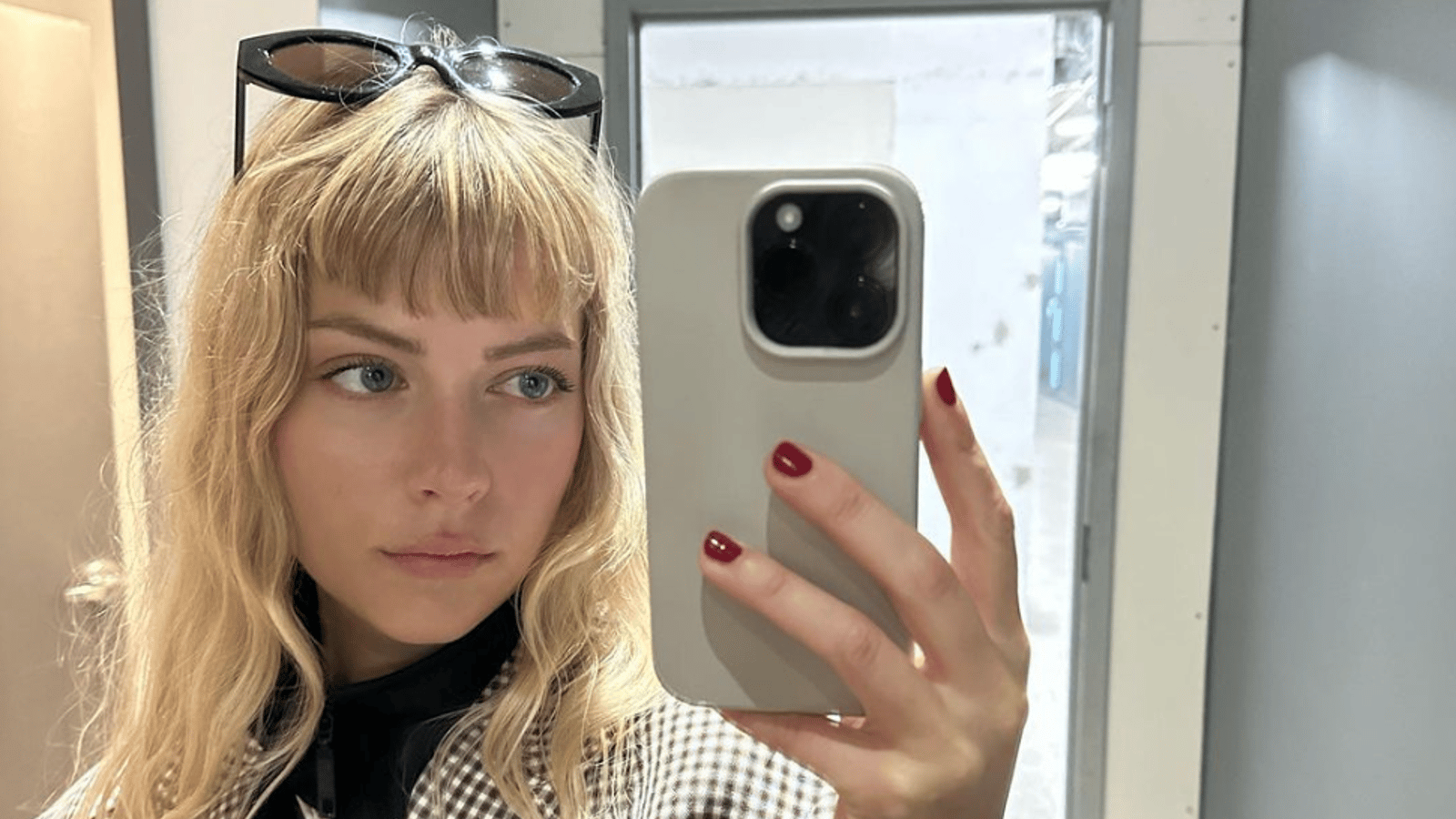 Catherine St-Laurent ose un look audacieux et le résultat est fabuleux