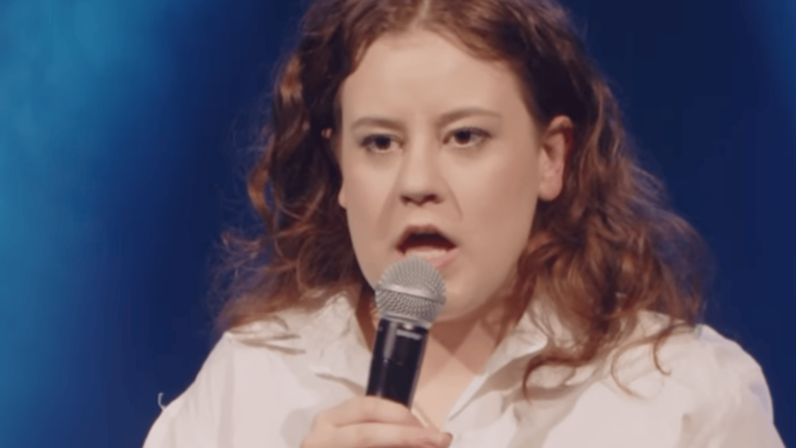 L'humoriste Megan Brouillard se fait défoncer sa voiture et ramasse le voleur dans une vidéo